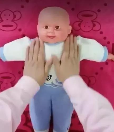 宝宝肚子胀气哭闹排气操,新生儿胀气哭闹时可以做排气操吗