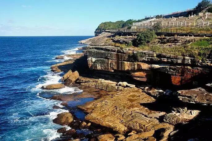 你来自泥土,又必将回归泥土。