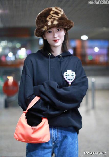 冬季温暖毛绒穿搭既少女又软萌,让秋冬内搭也穿出时髦感