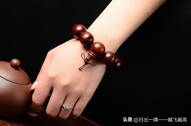 檀香手串佩戴禁忌,檀香手串怎么盘玩