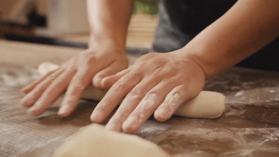 蒸出来的馒头里面有很多气孔,大厨蒸烤一体蒸馒头