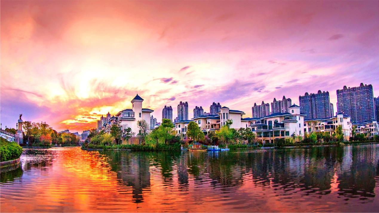 花式营销手段来吸引人气,恒大营销人海战术