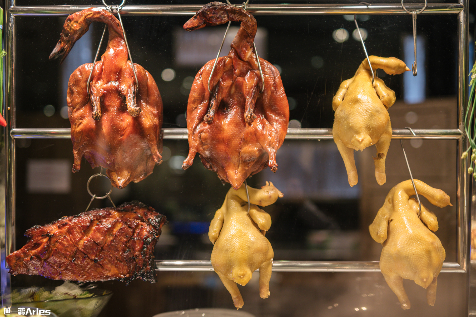 来澳门感受一下紫醉金迷,澳门一天游必去的美食街