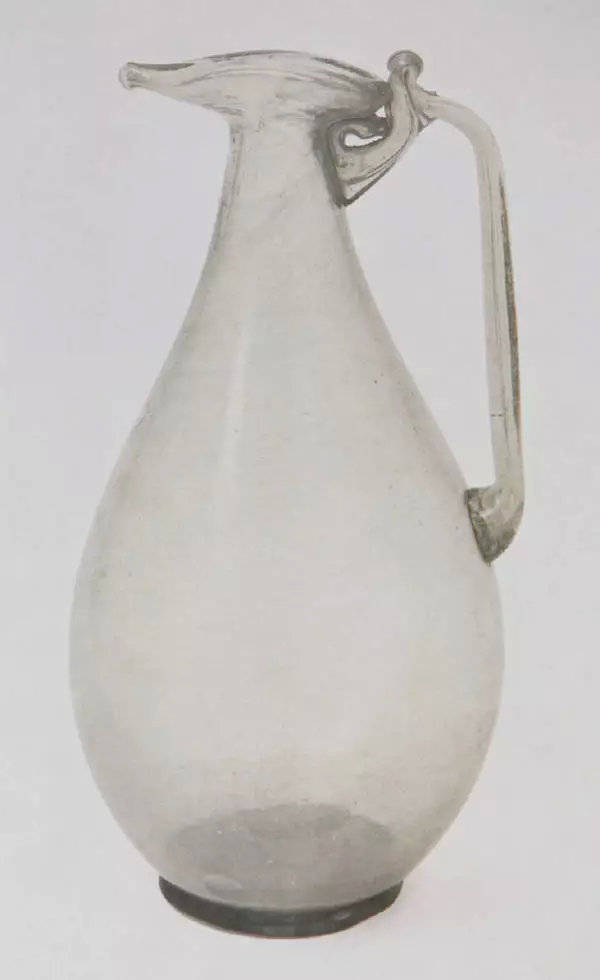 象筵看不见，堪将对玉人：平安王朝的琉璃世界