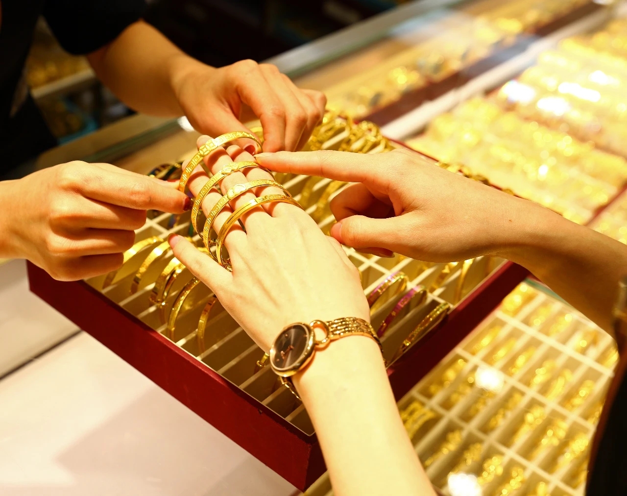 必买的经典黄金手镯,值得推荐的黄金手镯
