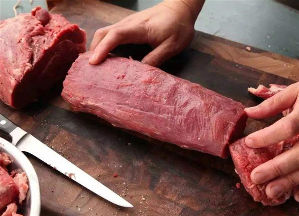 吃猪肉总感觉有臭味别人吃不出来,吃猪肉总是觉得猪肉是臭的