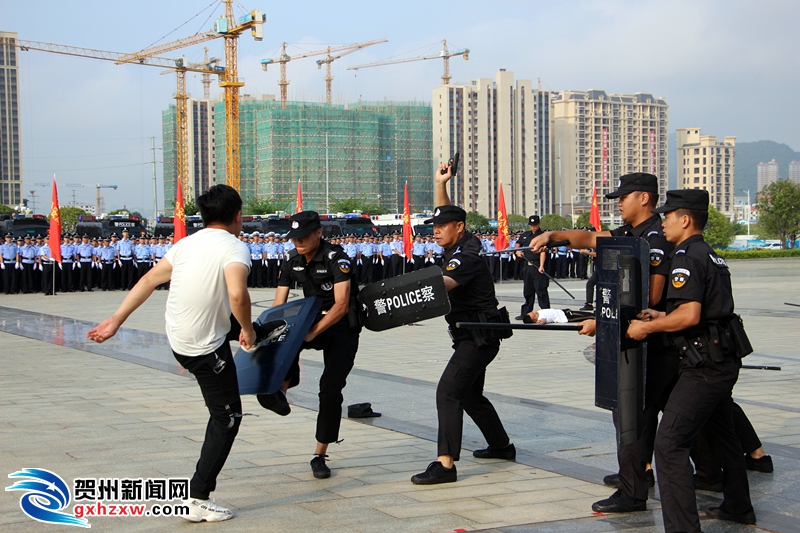 披坚执锐龙虎跃金秋点兵正当时