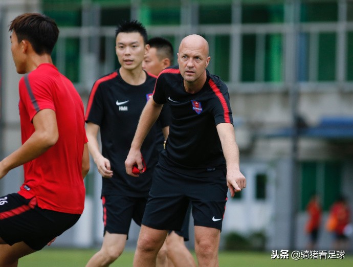 卡尔德克与重庆斯威续约,重庆斯威足球续约消息