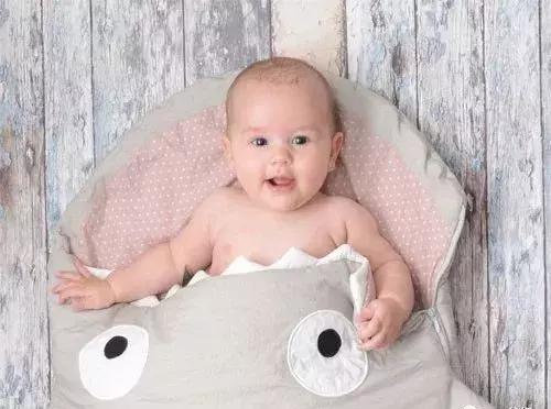 怎样预防宝宝不踢被子,宝宝睡觉怎么预防不踢被子