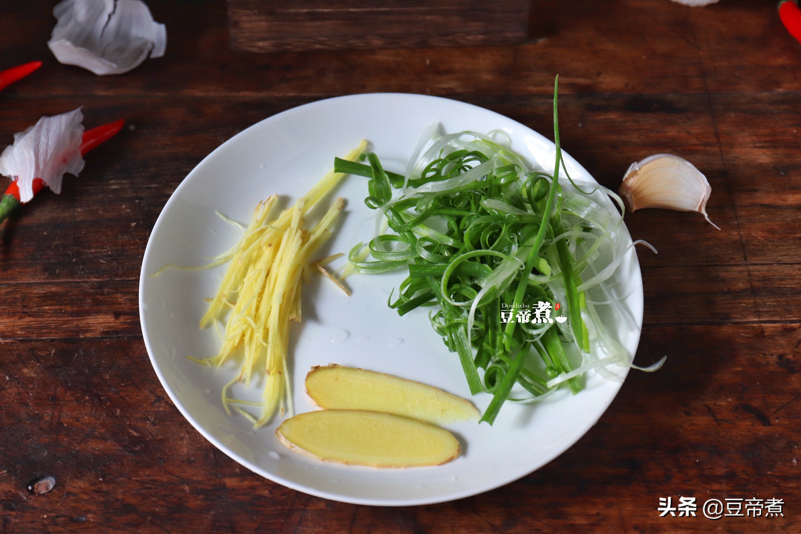 酒店蒸鱼汁制作方法和配方,小年蒸鱼的家庭做法