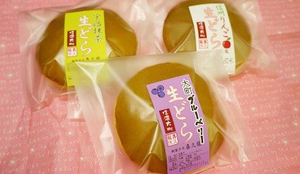 在阿尔卑斯山下一个中餐馆吃午饭,在阿尔卑斯山的悬崖喝杯咖啡