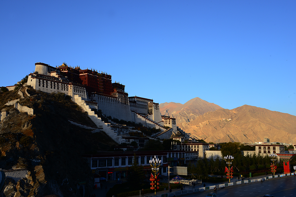 如精灵般存在的藏民们,守护在这片土地之上