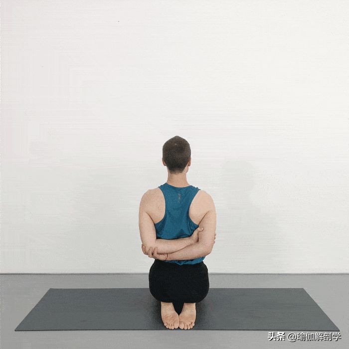 瑜伽肩颈理疗私教,肩颈酸疼修复瑜伽私教手法