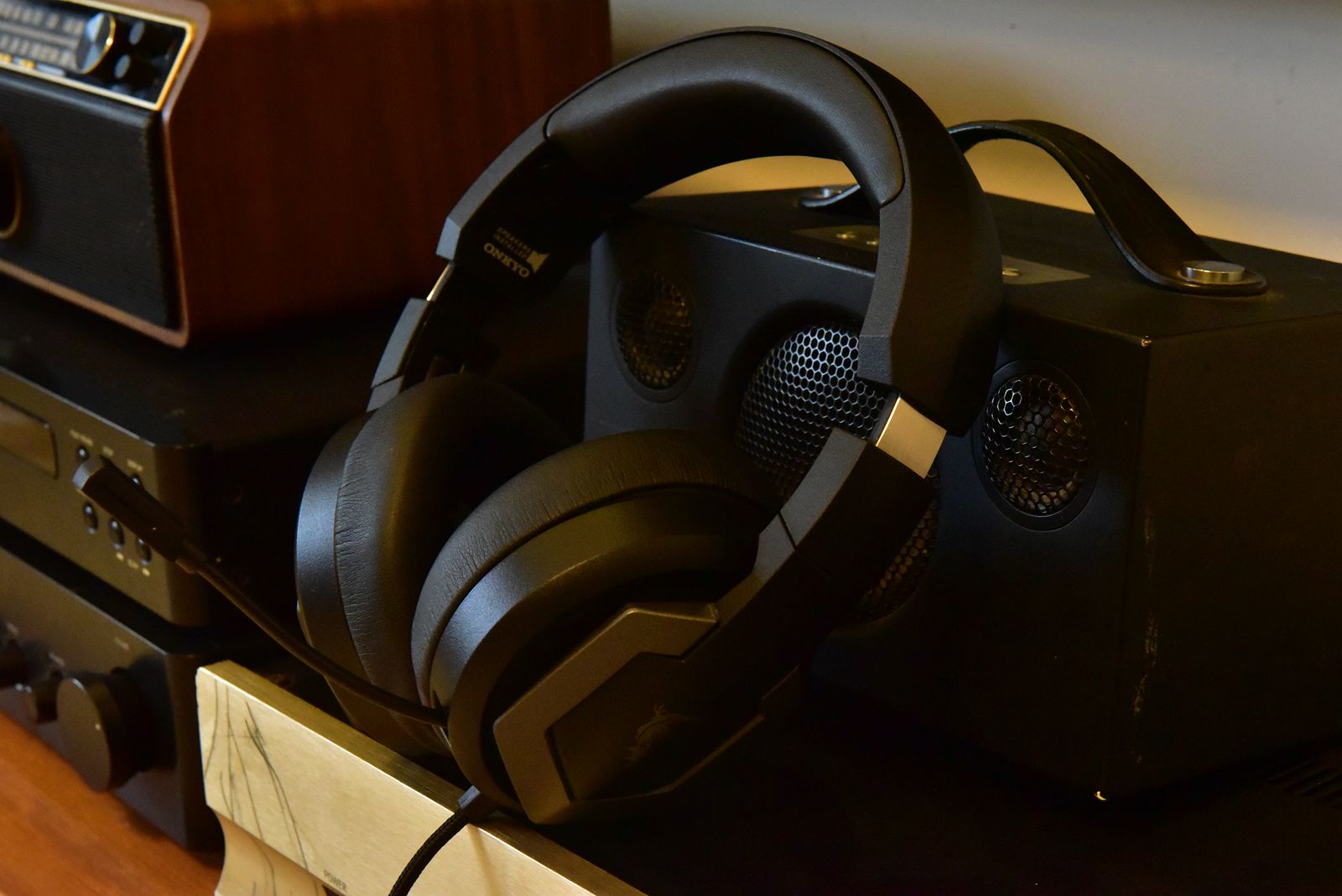 很久不见的安桥现身了,作微星耳机的配角发力电竞