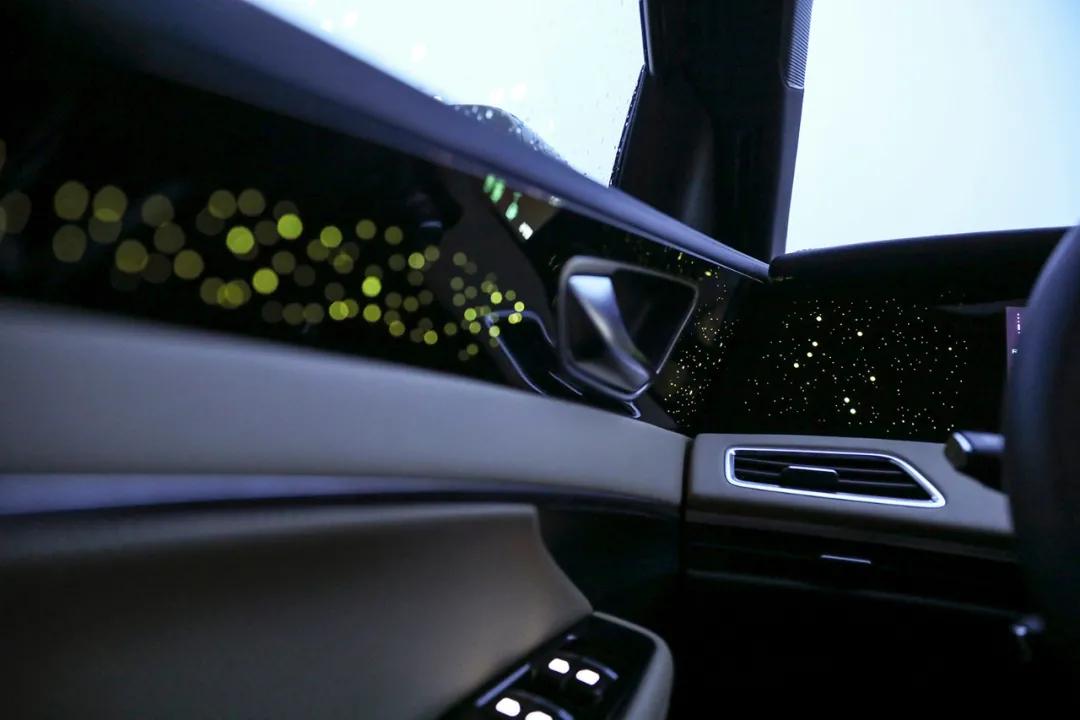 奥迪e-tron2021款50quattro豪华型,奥迪e-tron2019年最好的电动suv