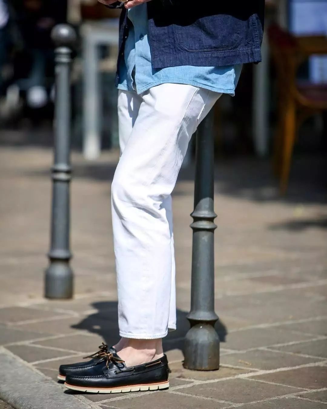 米白色裤子搭配什么颜色上衣,白色裤子怎么穿得干净