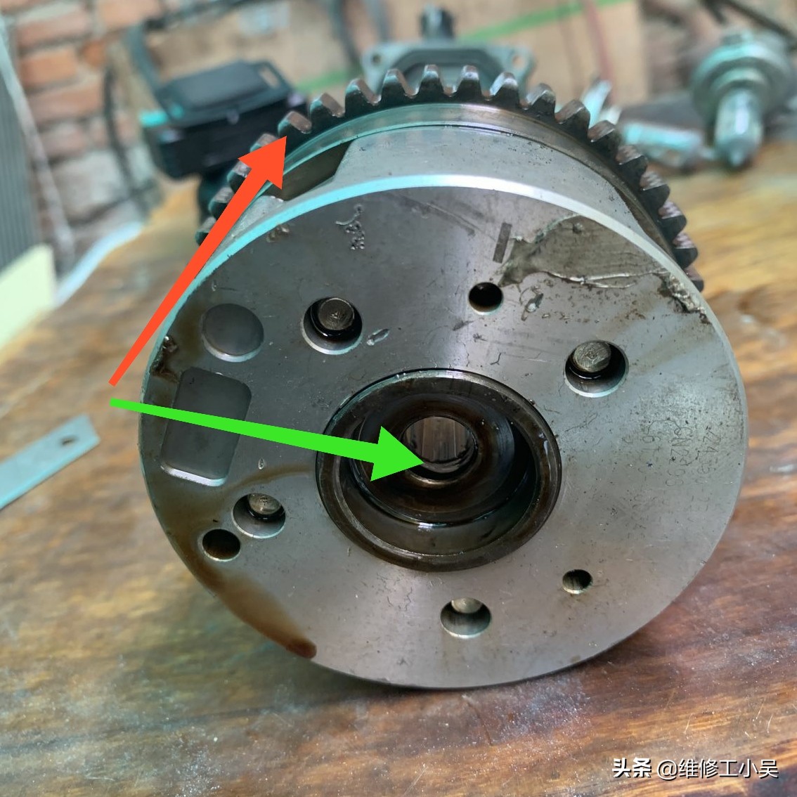 起亚发动机链条响还能开吗,10万公里的车发动机声音有点大