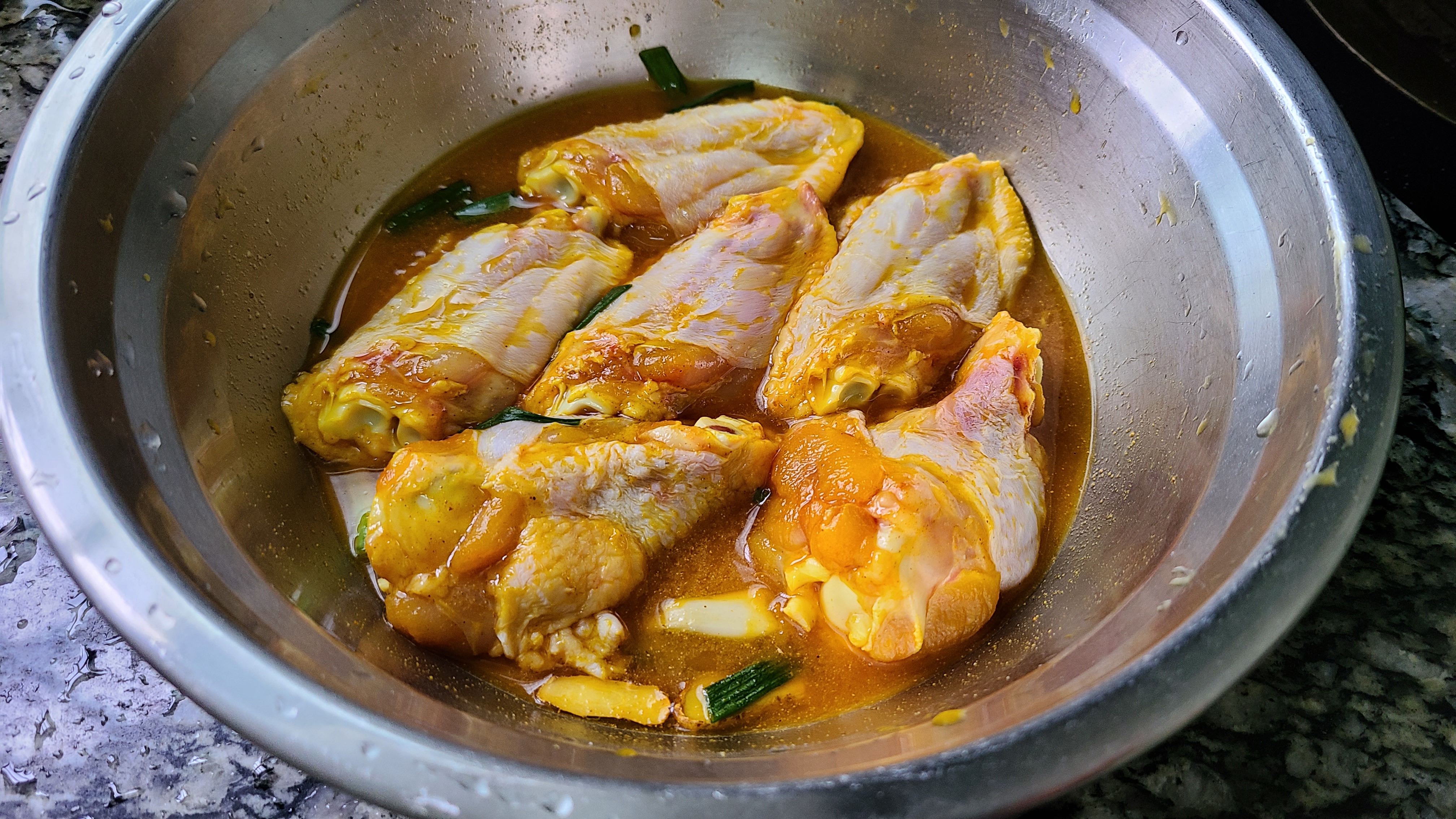 正宗咸香盐焗鸡翅,盐焗鸡翅咸香美味