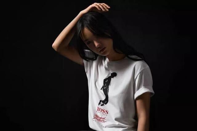 迈克尔杰克逊最具标志性装扮,迈克尔杰克逊奢华服饰