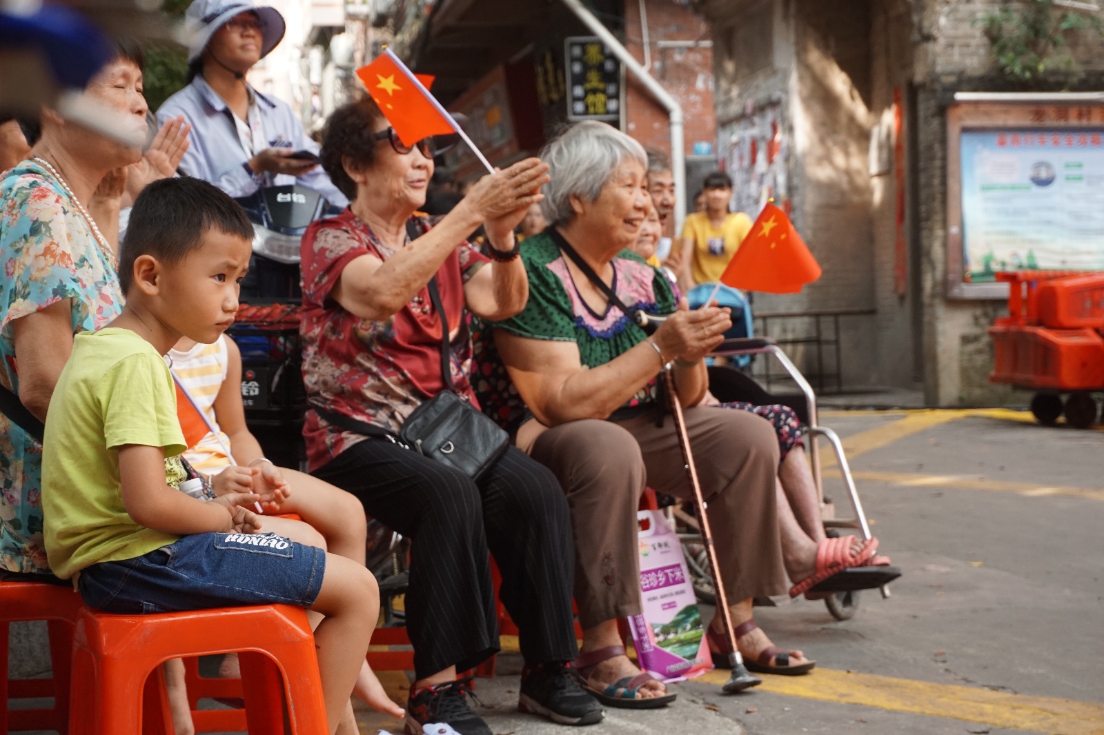 天河|热闹!一洞公祠重阳敬老摆70多围,老人家笑到“见牙唔见眼”