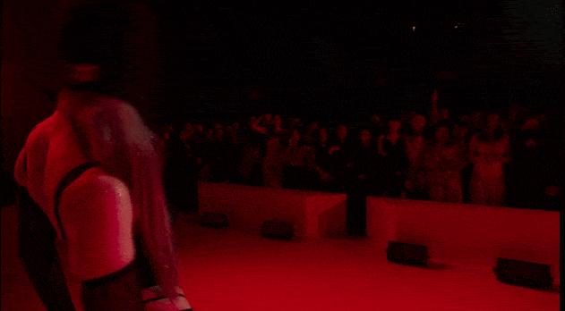 蕾哈娜打造时尚新篇章,蕾哈娜变装秀完整版