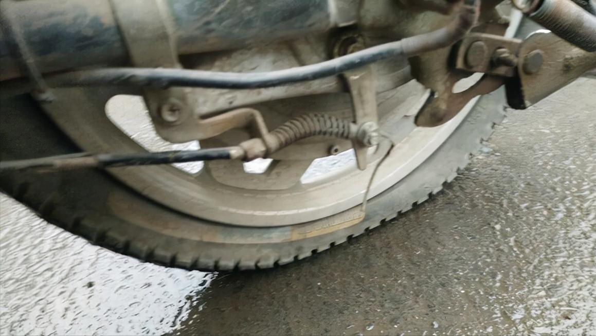 冬天路滑电动车怎么防滑小技巧,冬天电动车防滑