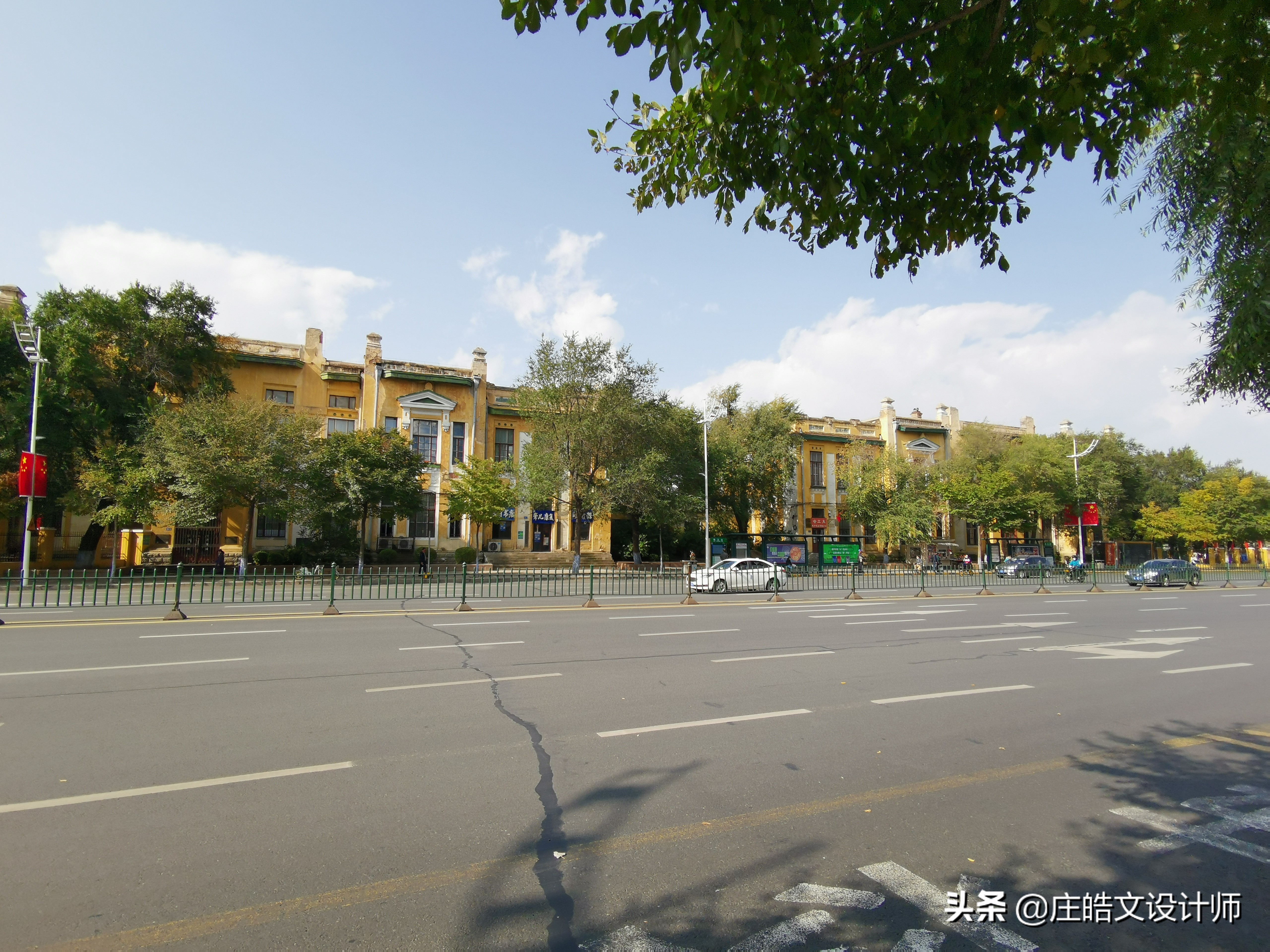 西大直街53号工大附中所在的百年建筑,曾经是哈尔滨第一所大学