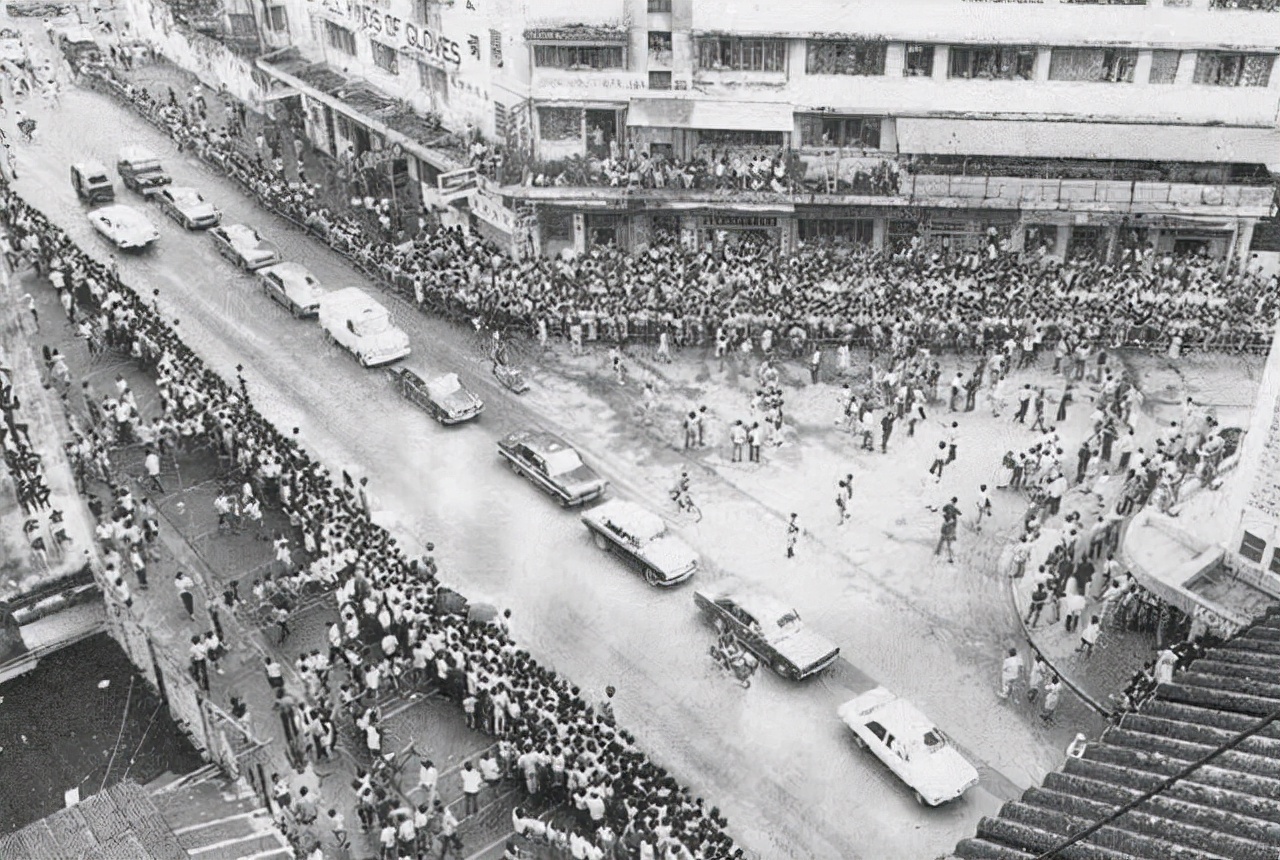 传奇巨星李小龙的死亡之谜,李小龙传奇死亡前兆