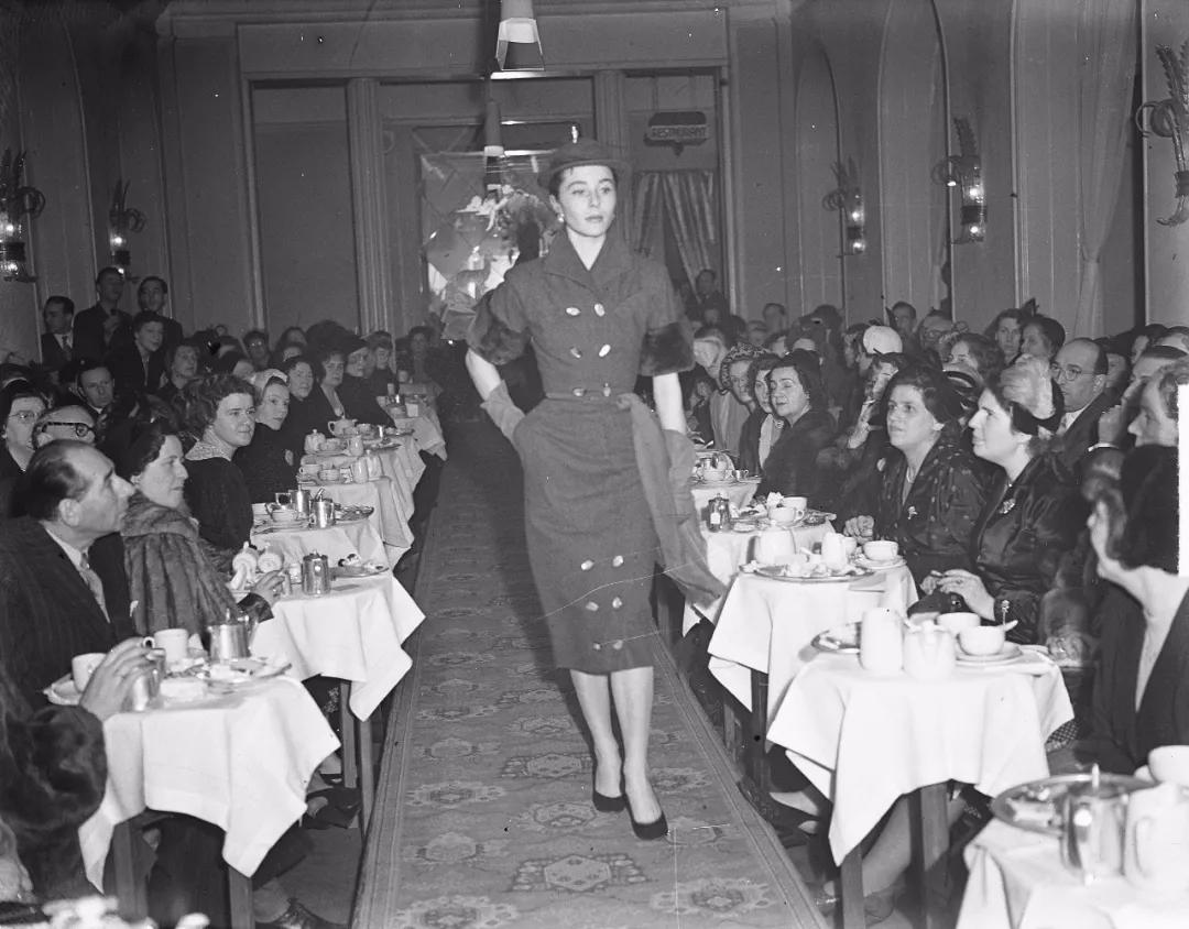 这位香奈儿的死对头，迪奥先生齐名，打造出最原汁原味的法式优雅