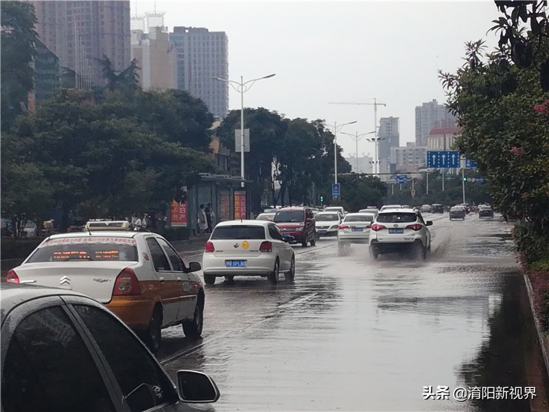 南阳八月七日下午这场雨，说来就来也不给你打个招乎