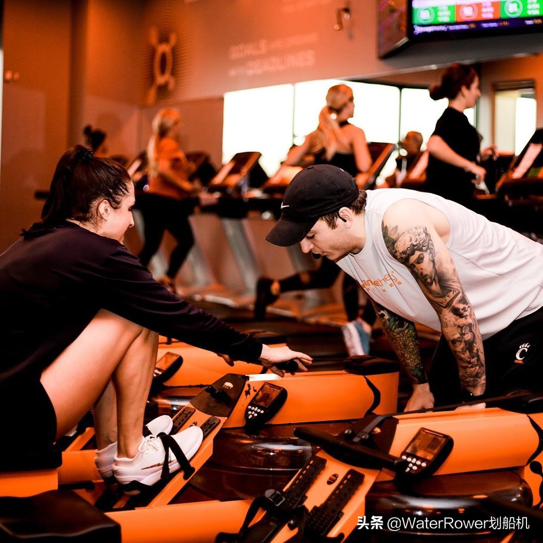 全能的健身器材划船机不伤膝盖,健身器械划船机的正确使用方法