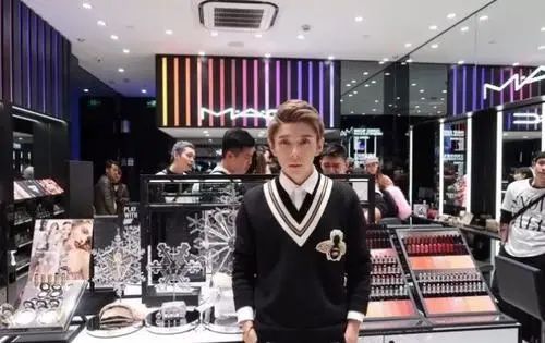 李佳琦和小助理，撕逼分手了？