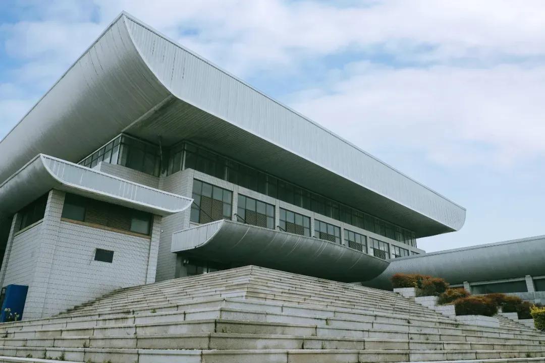 坐落河南,中国最美之一,这所双一流大学火了!坐拥宫殿式建筑!