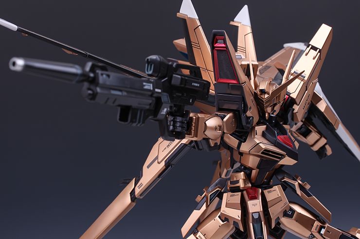 佳作：瘦脸神技，黄金拂晓高达改造