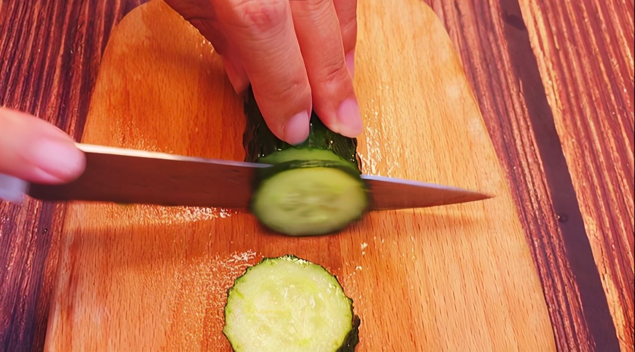 减脂蔬菜沙拉怎么做简单又好吃,蔬菜沙拉怎么做才是最减脂的