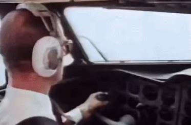 英女王下令封杀50年!王室私生活*片禁**遭泄露,百万人在线吃瓜