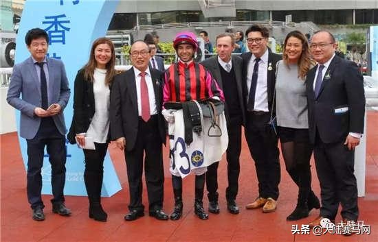 揭秘职业赛马骑师一年能赚多少钱,在马场做马蹄师收入如何