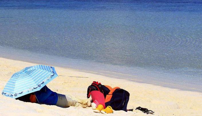 美国女孩野外晕倒,美国一女子喝水中毒后死亡