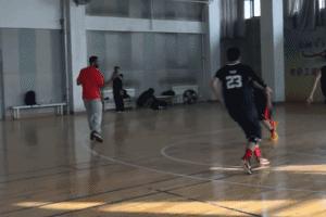 德文威廉姆斯原地胯下运球训练,nba2kol2德文布克运球过人技巧