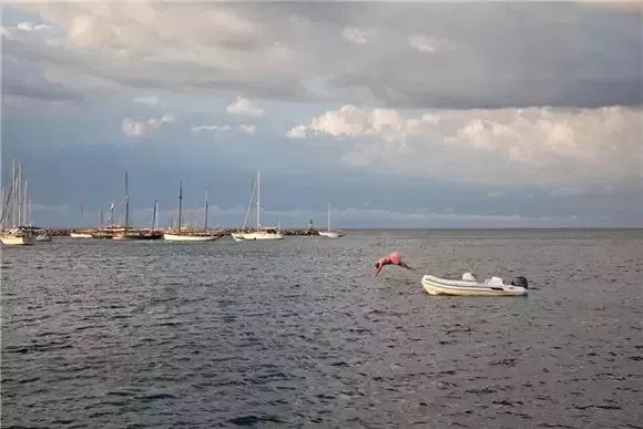 穿着15年的蓬蓬裙的中年男人,粉色蓬蓬裙穿了14年