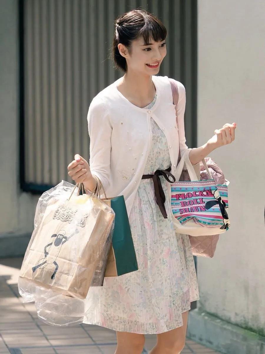 日本丰田太子妃曝光，神秘名媛撞脸奥黛丽赫本，却偏爱“好嫁风”