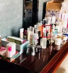 别傻了,你以为她们是真的惨么?