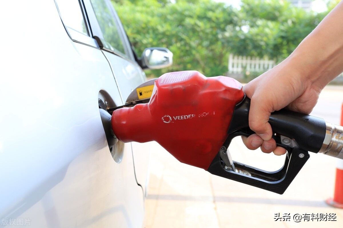 12月14日下一轮油价是涨还是跌,今天油价调整最新消息95汽油价格