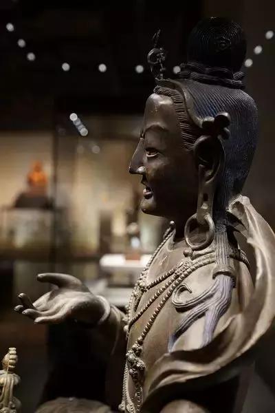 清代铜鎏金佛像的鉴定,清代铜鎏金无量寿佛像