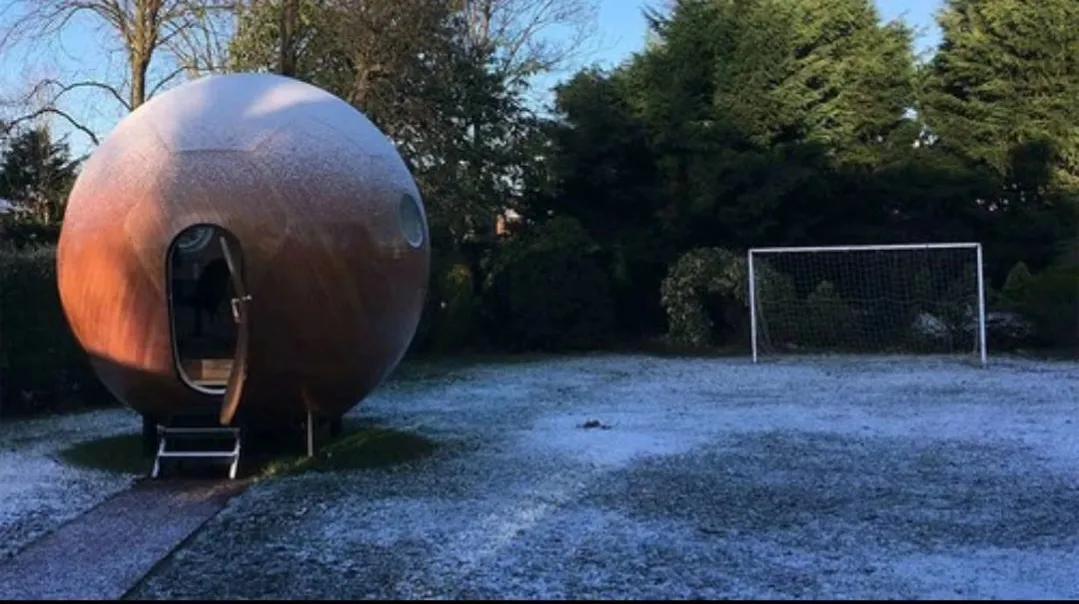 球形之家「玫瑰」由铝和回收塑料制造