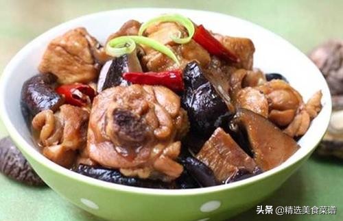 用微波炉做香菇滑鸡煲仔饭,香菇炖鸡这样做最简单味道最美