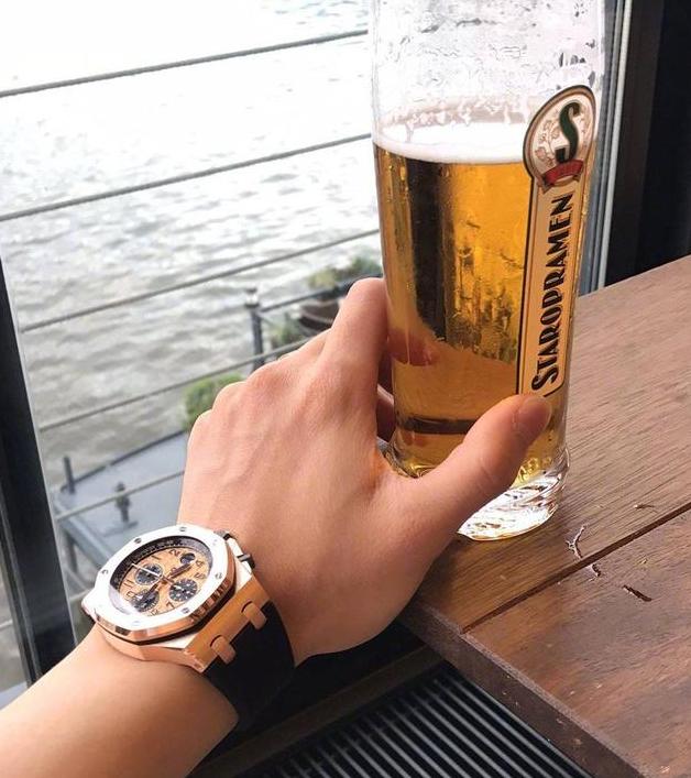 鹿晗关晓彤官宣戴的手表,鹿晗和关晓彤的戒指