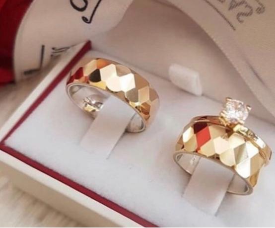 黄金饰品可以和什么饰品搭配,黄金饰品搭配技巧和方法图片