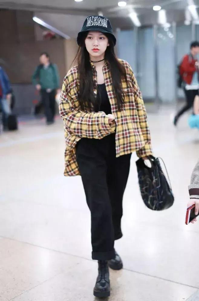 刘雯格纹,刘雯穿格纹衫好看吗
