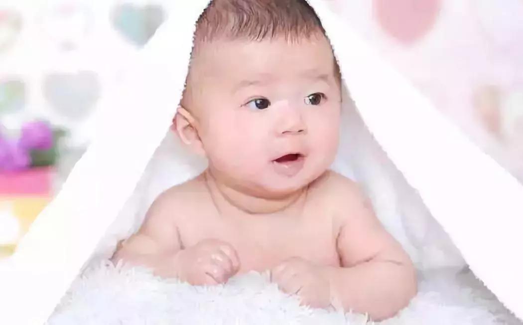 宝宝秋冬季干燥泛红皲裂怎么办,宝宝皮肤干裂怎么擦